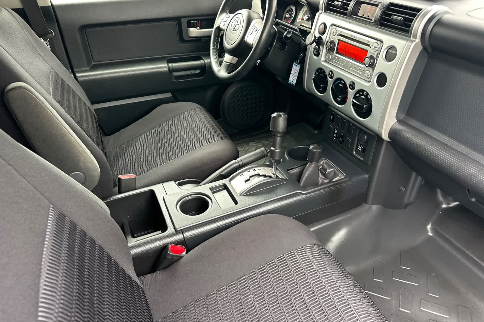 Thumbnail: 2014 Toyota FJ Cruiser - 18