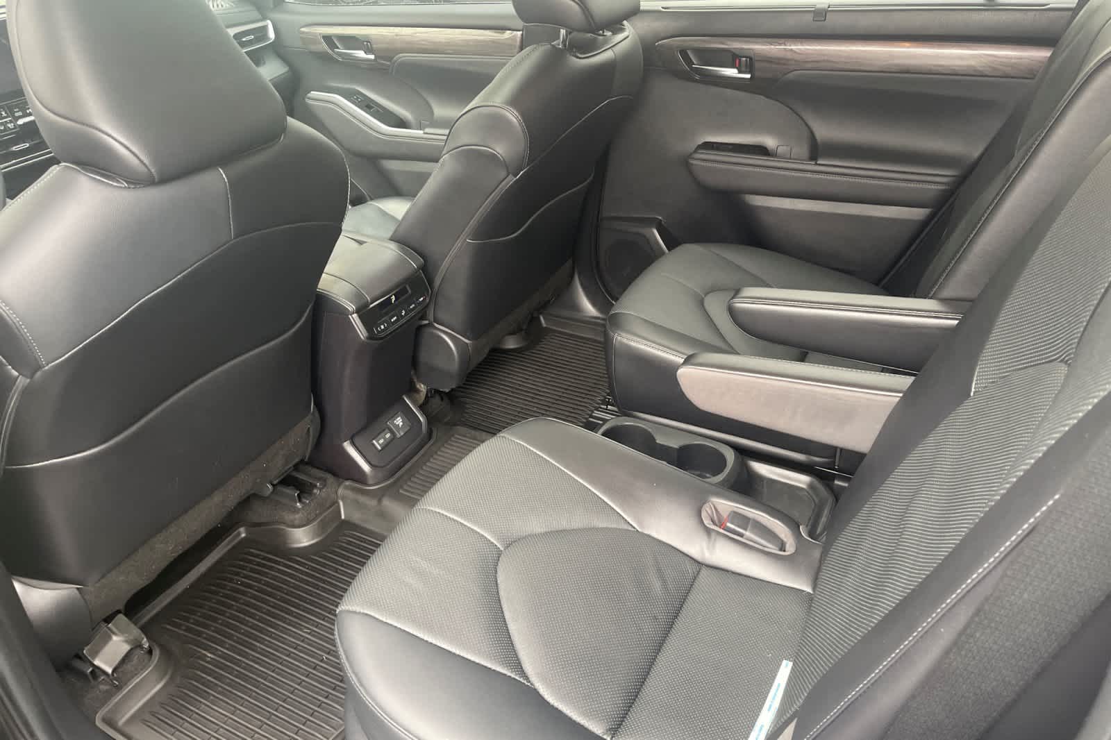 Thumbnail: 2023 Toyota Highlander - 4