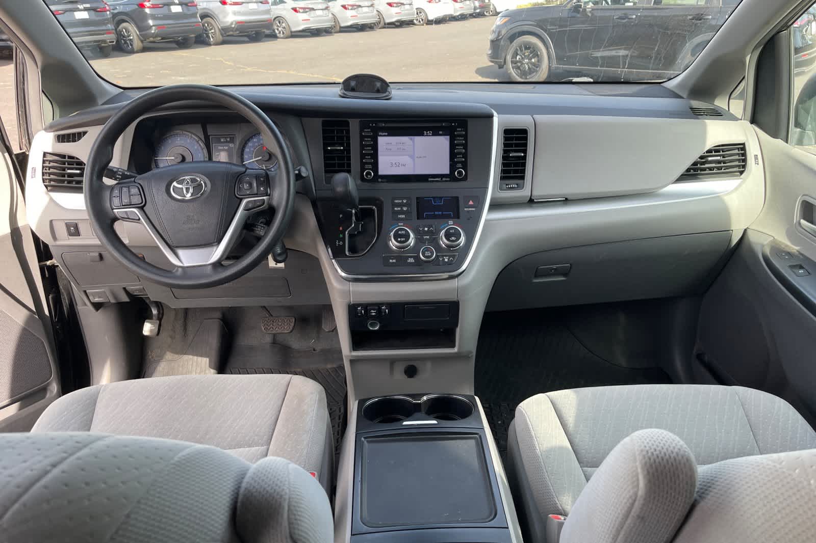 Thumbnail: 2019 Toyota Sienna - 11