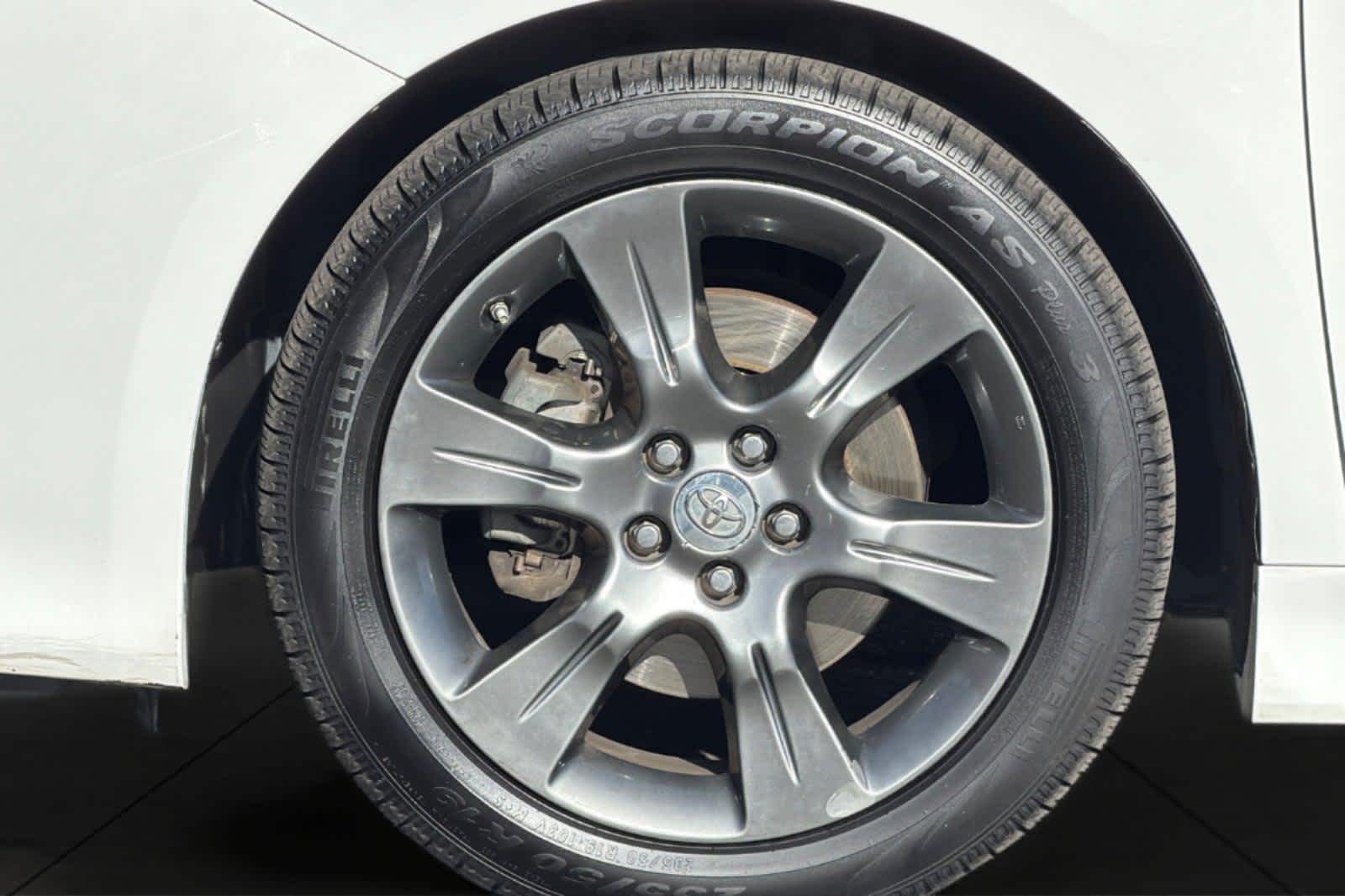 Thumbnail: 2015 Toyota Sienna - 11