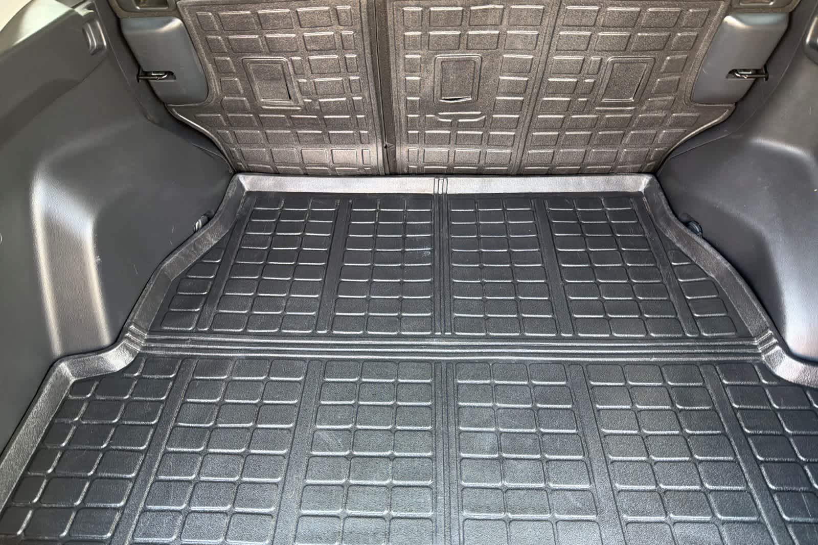 Thumbnail: 2019 Toyota RAV4 - 17