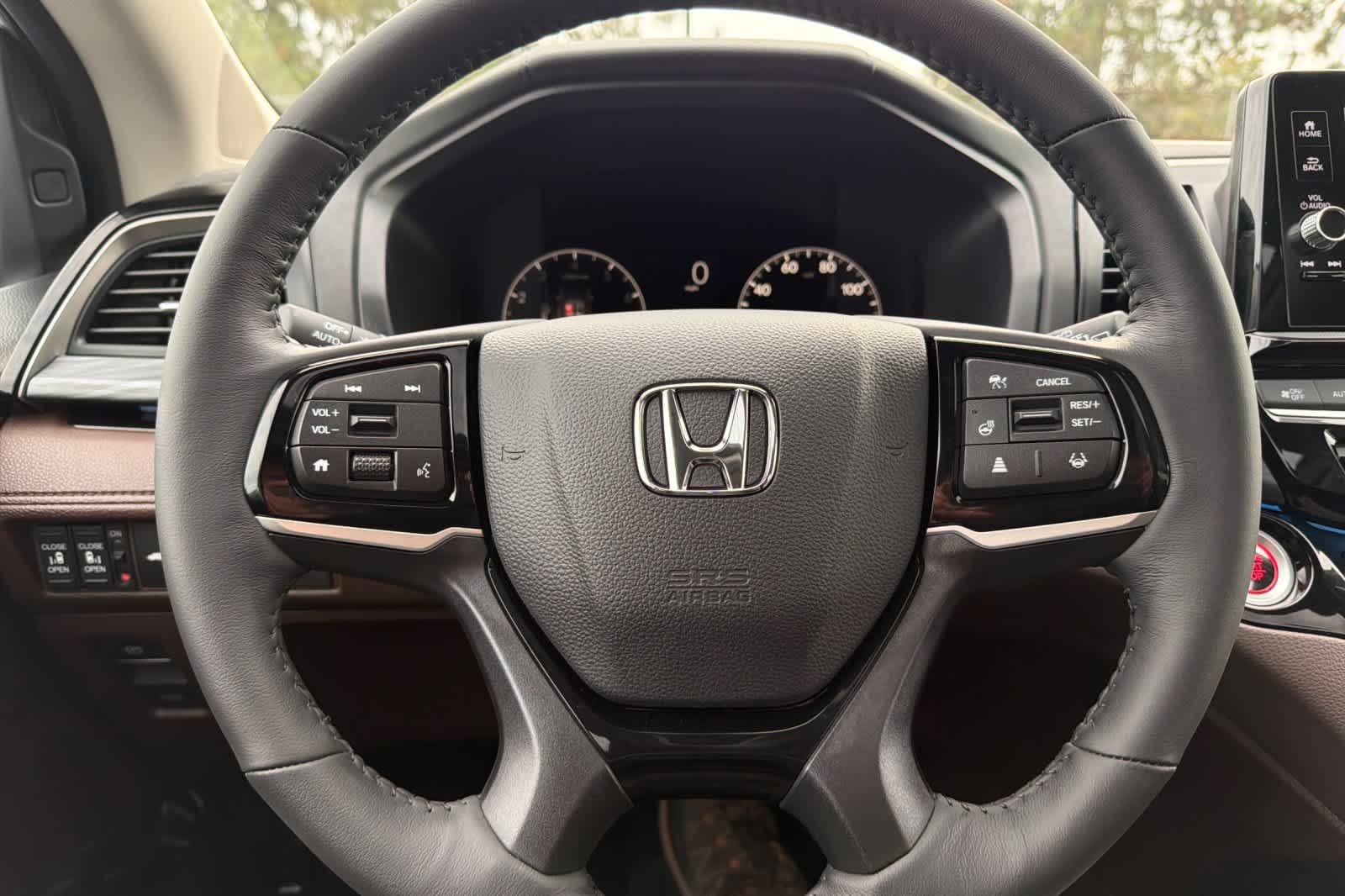 2027 Honda Odyssey Elite - Photo 28