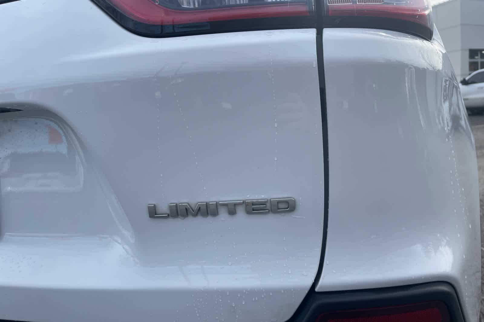 Thumbnail: 2020 Jeep Cherokee - 11