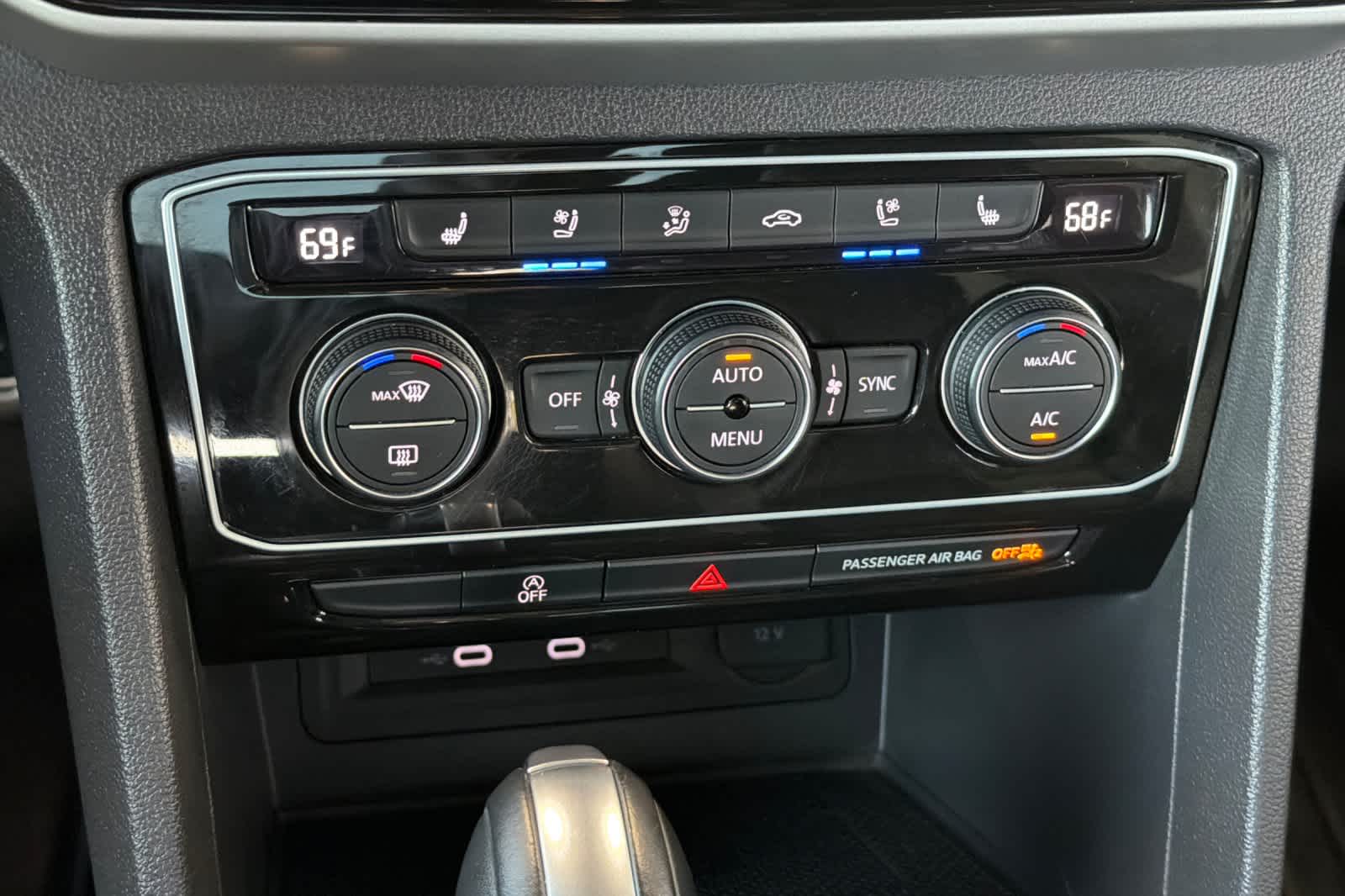 Thumbnail: 2021 Volkswagen Atlas - 23