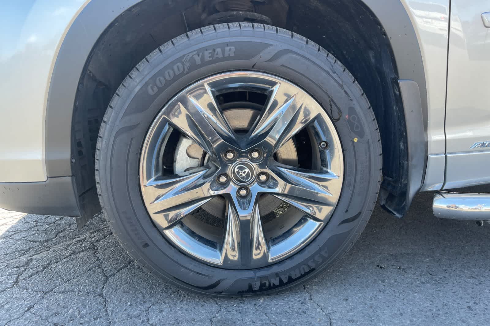 Thumbnail: 2018 Toyota Highlander - 15