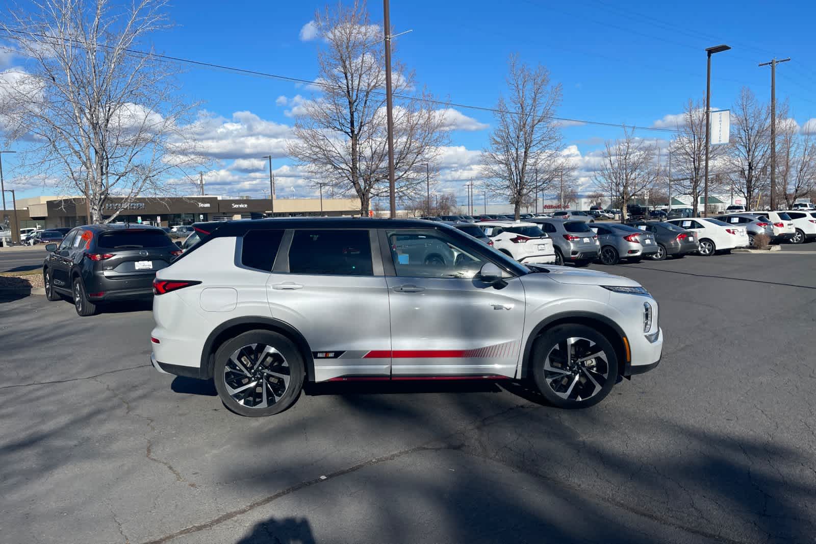 Thumbnail: 2024 Mitsubishi Outlander - 8