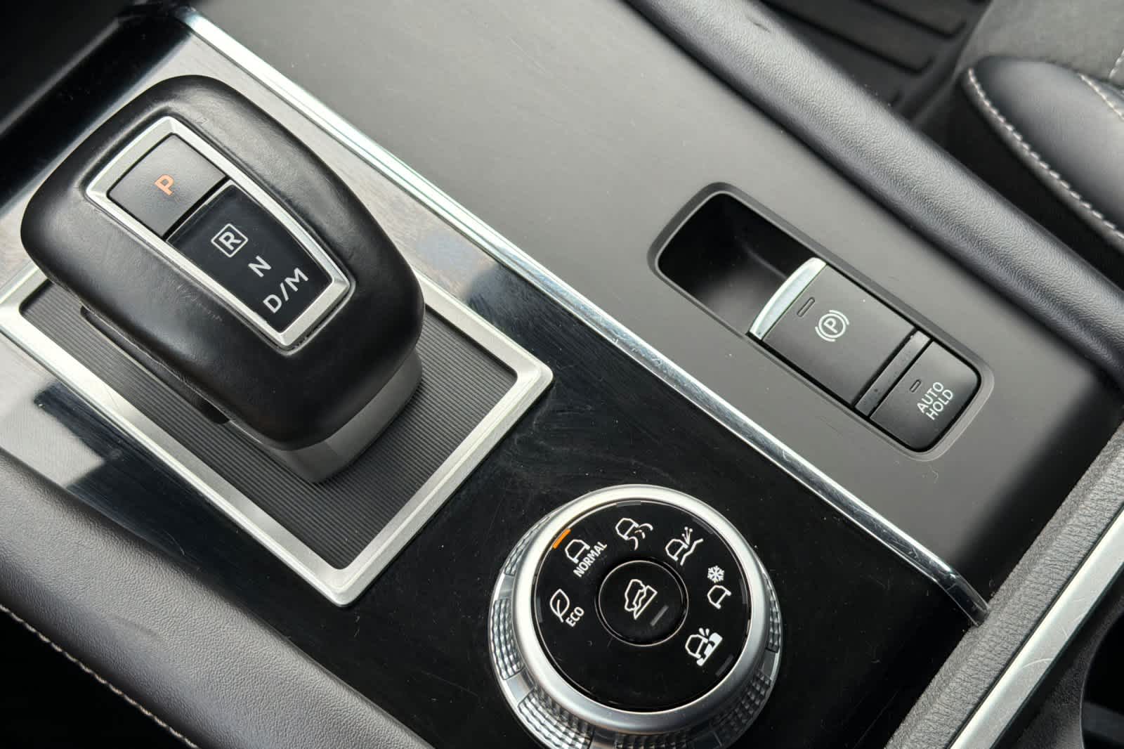 Thumbnail: 2024 Mitsubishi Outlander - 25