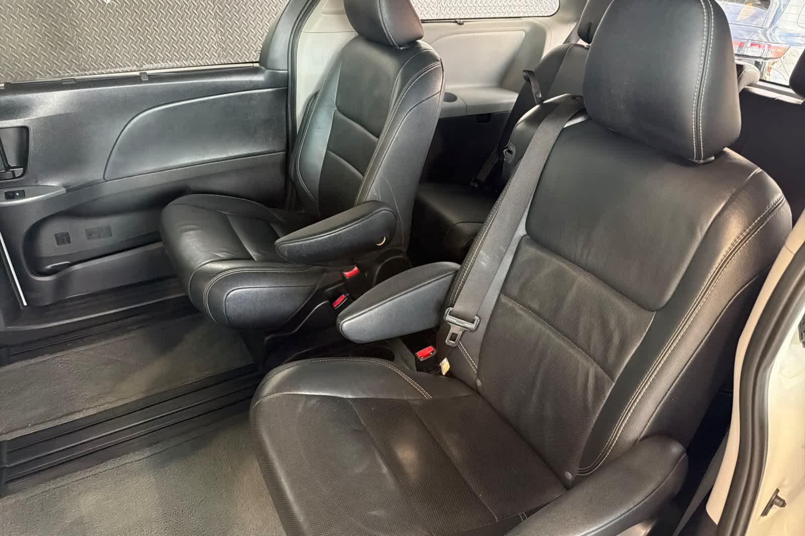 Thumbnail: 2015 Toyota Sienna - 4