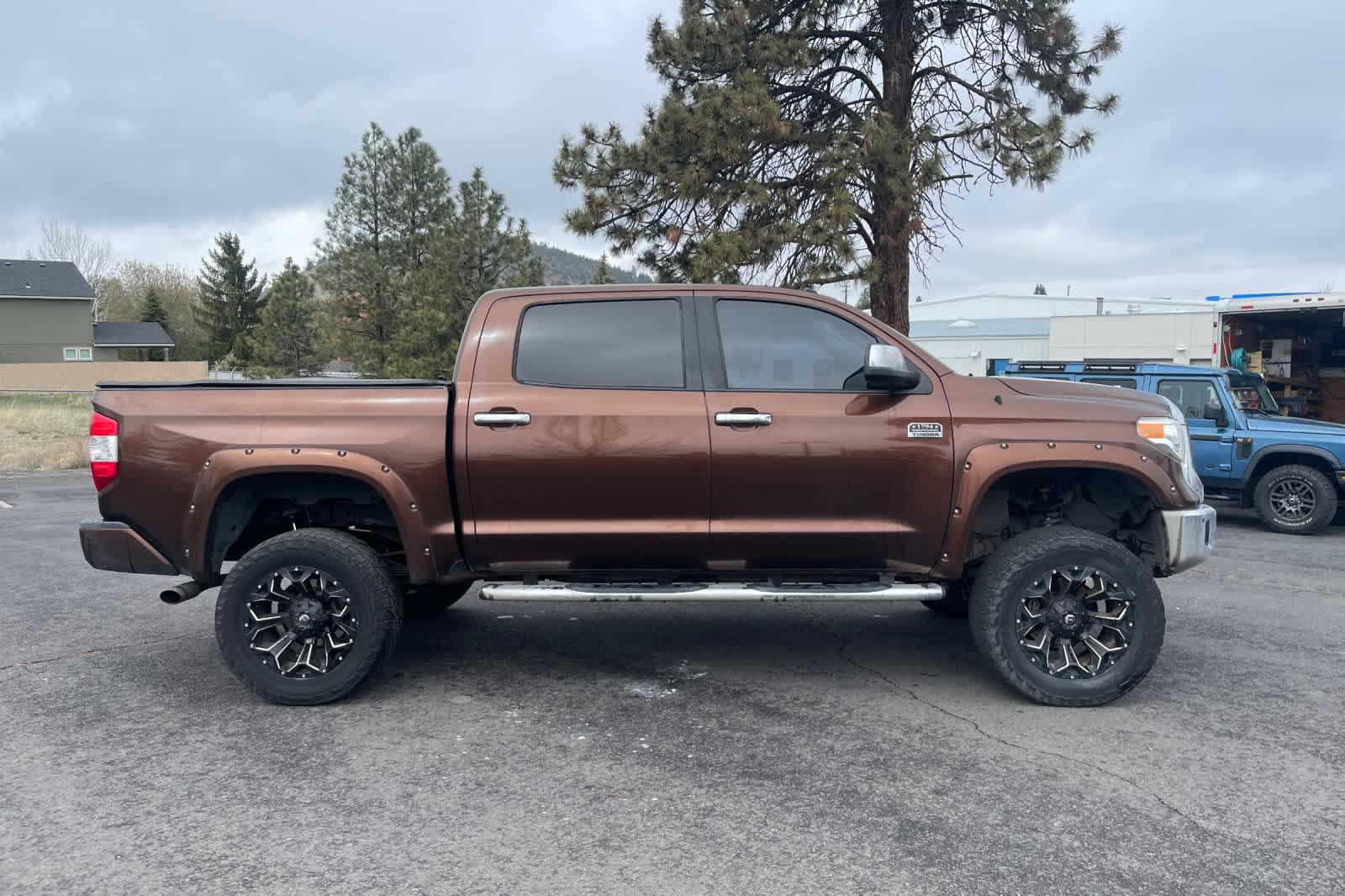 Thumbnail: 2017 Toyota Tundra - 6