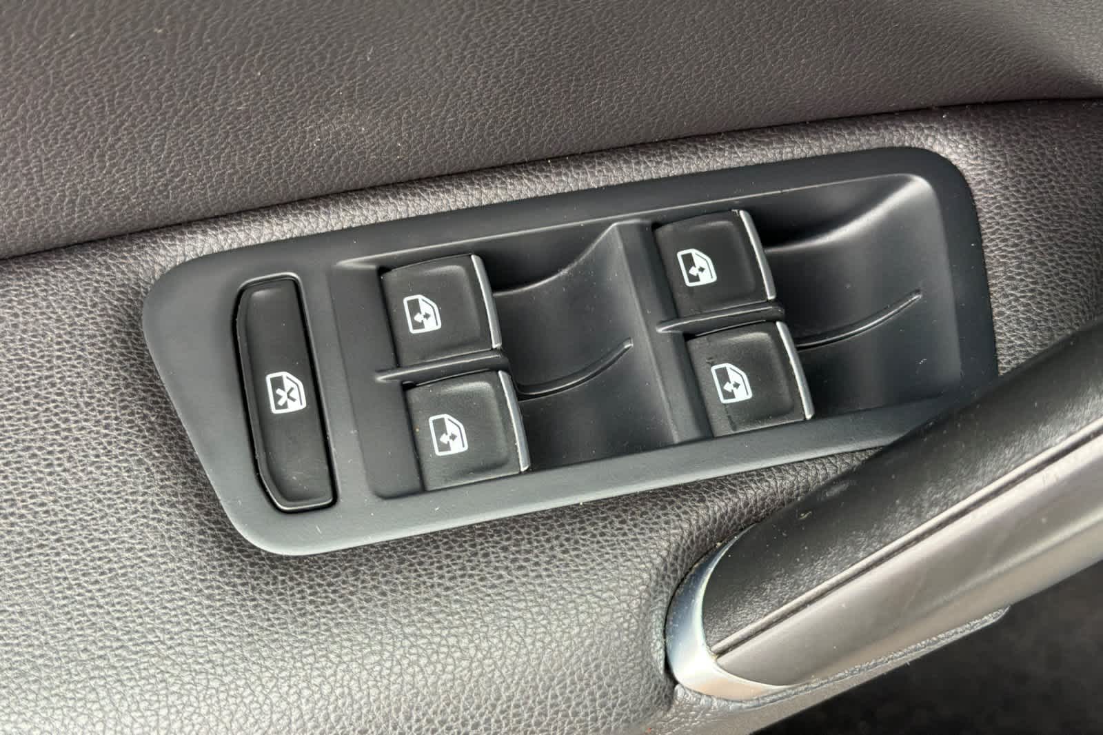 Thumbnail: 2016 Volkswagen Golf - 15