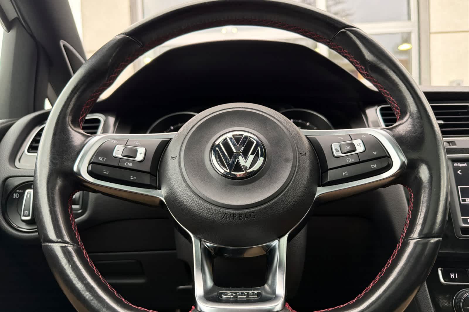 Thumbnail: 2016 Volkswagen Golf - 26