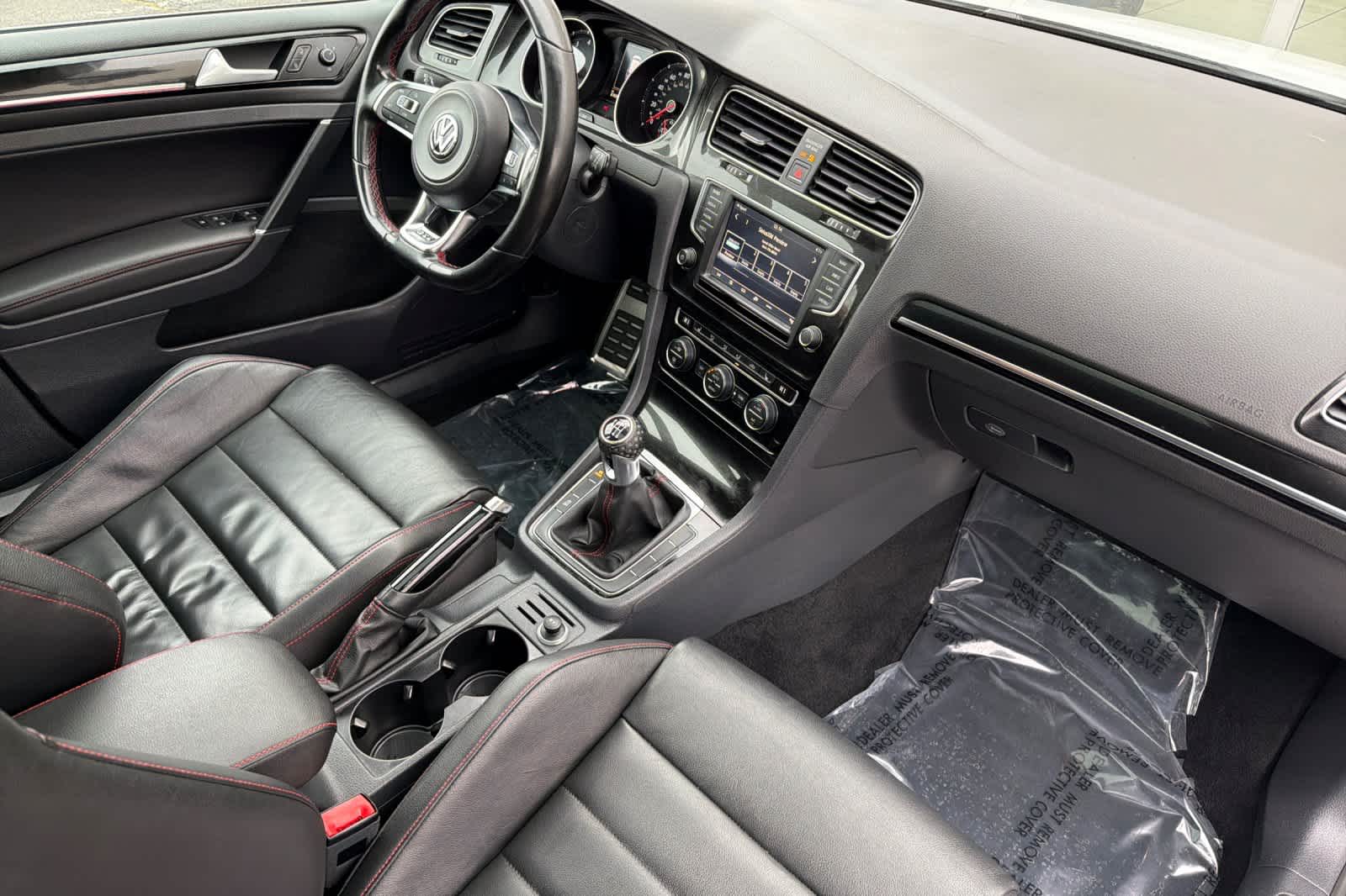 Thumbnail: 2016 Volkswagen Golf - 18