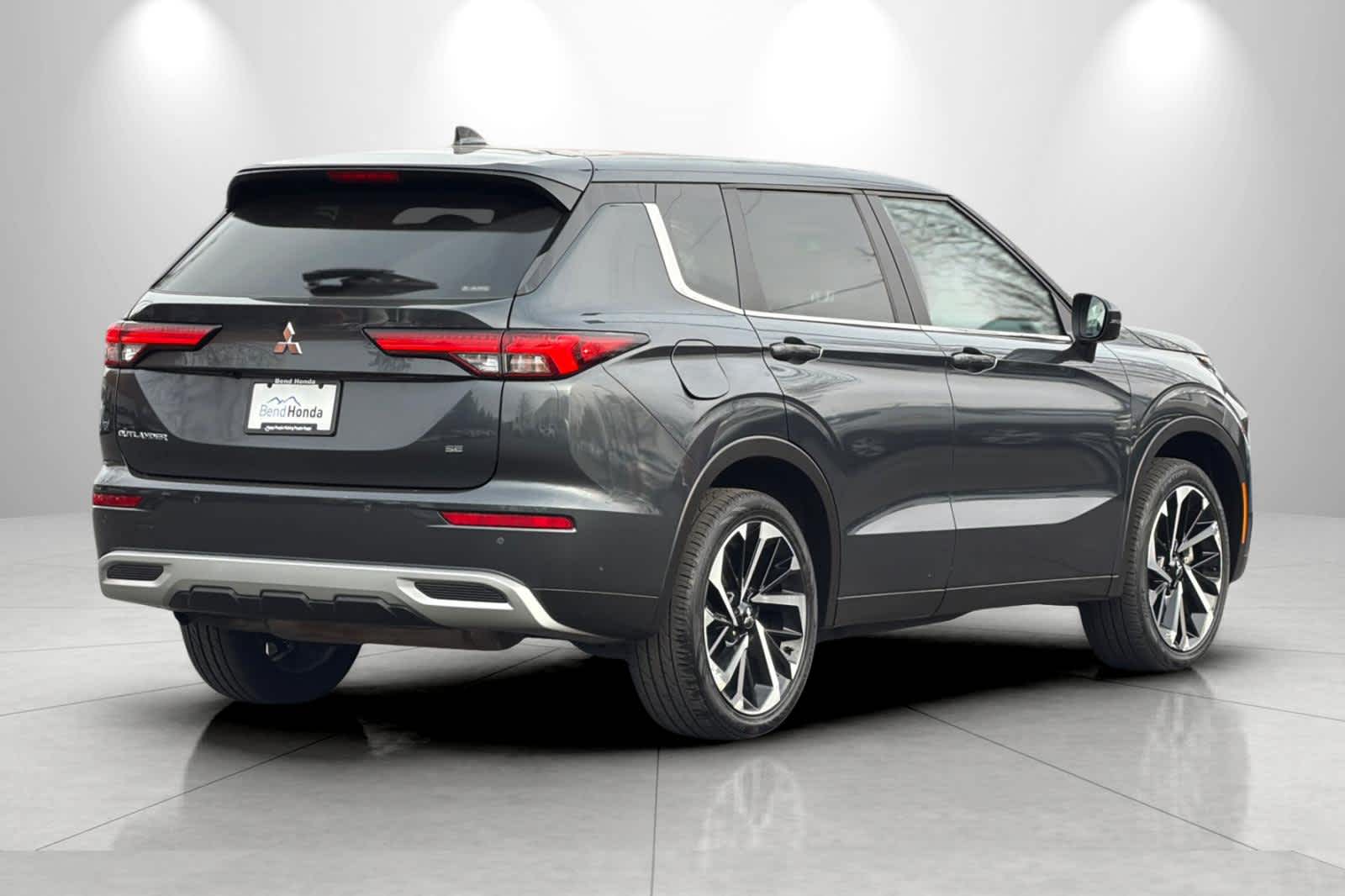 Thumbnail: 2024 Mitsubishi Outlander - 2