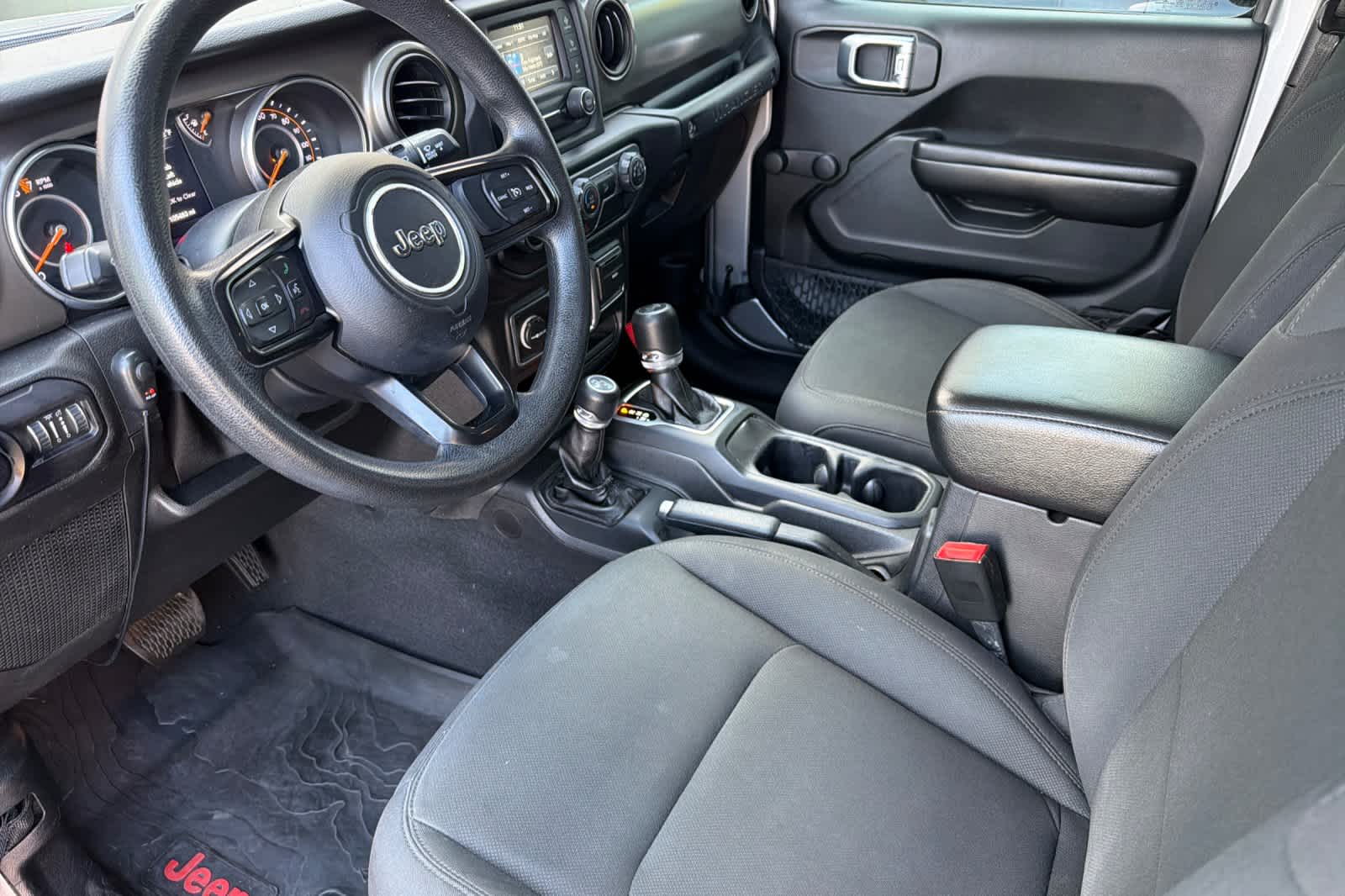 Thumbnail: 2018 Jeep Wrangler - 13