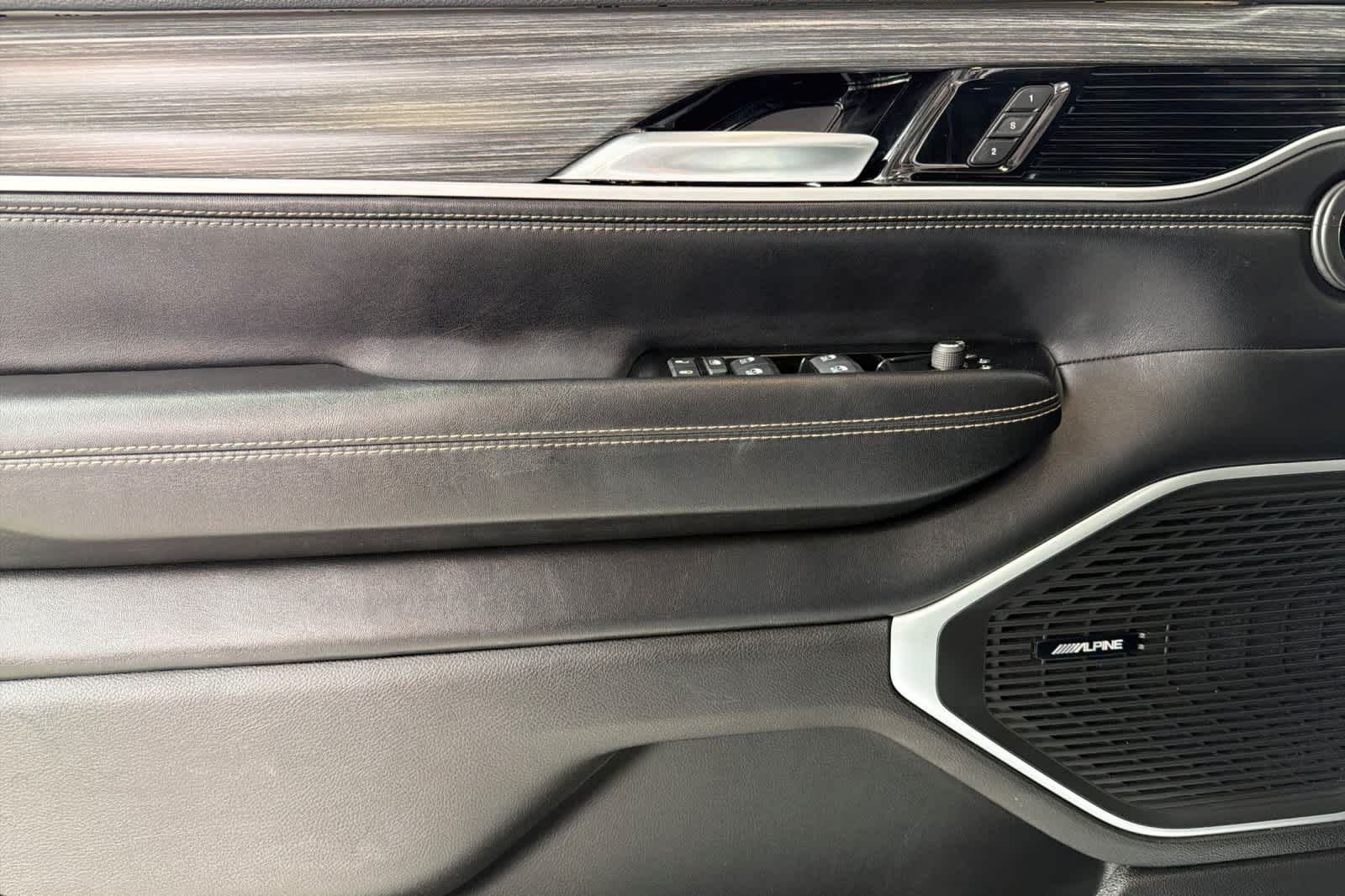 Thumbnail: 2024 Jeep Wagoneer - 14