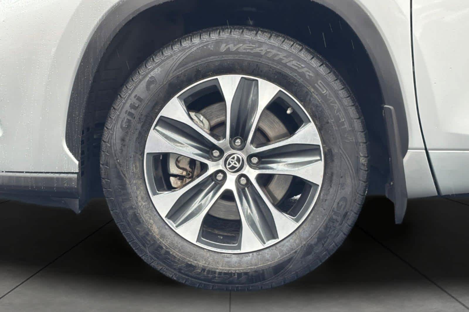 Thumbnail: 2022 Toyota Highlander - 11