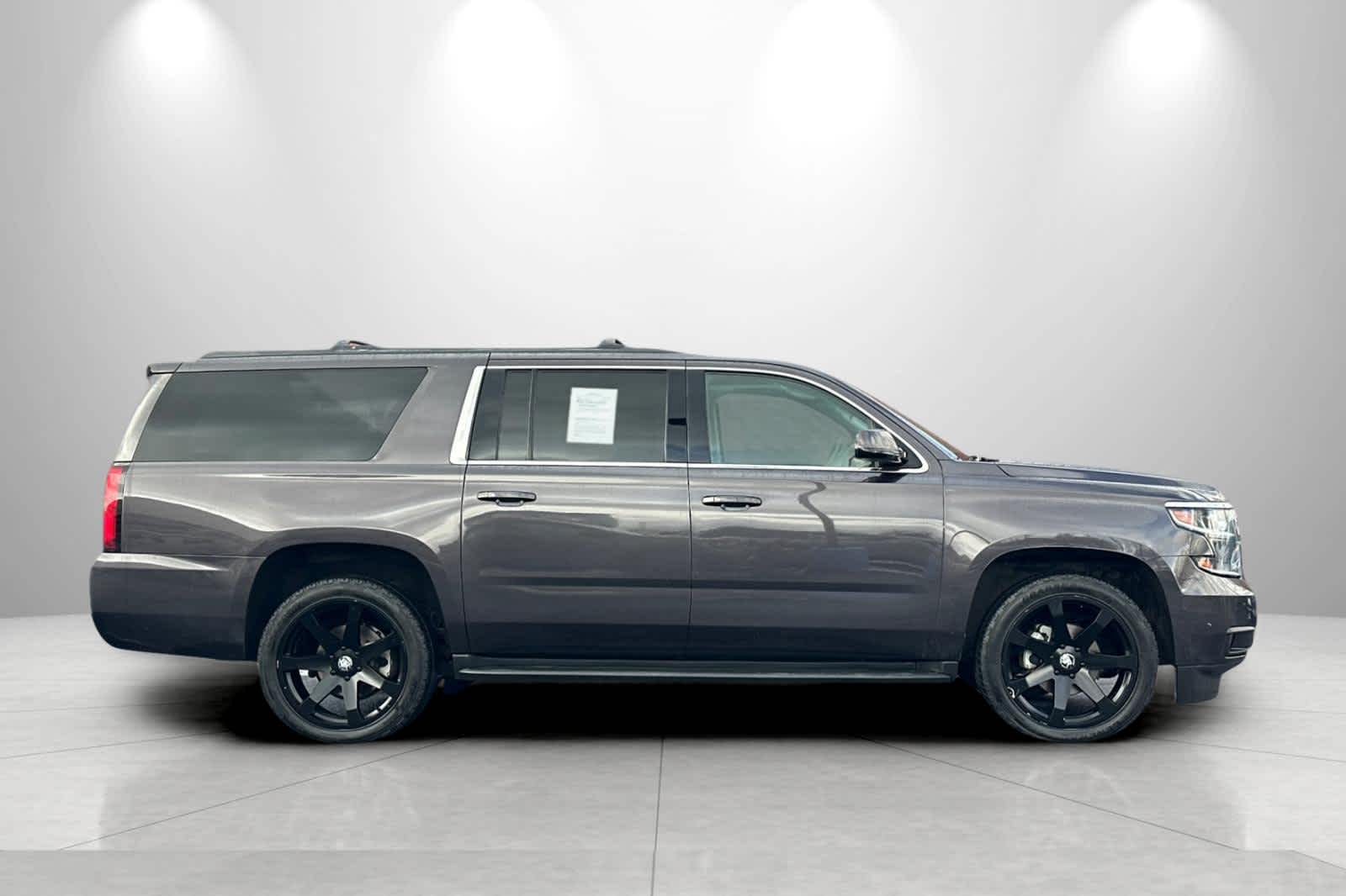 Thumbnail: 2017 Chevrolet Suburban - 8