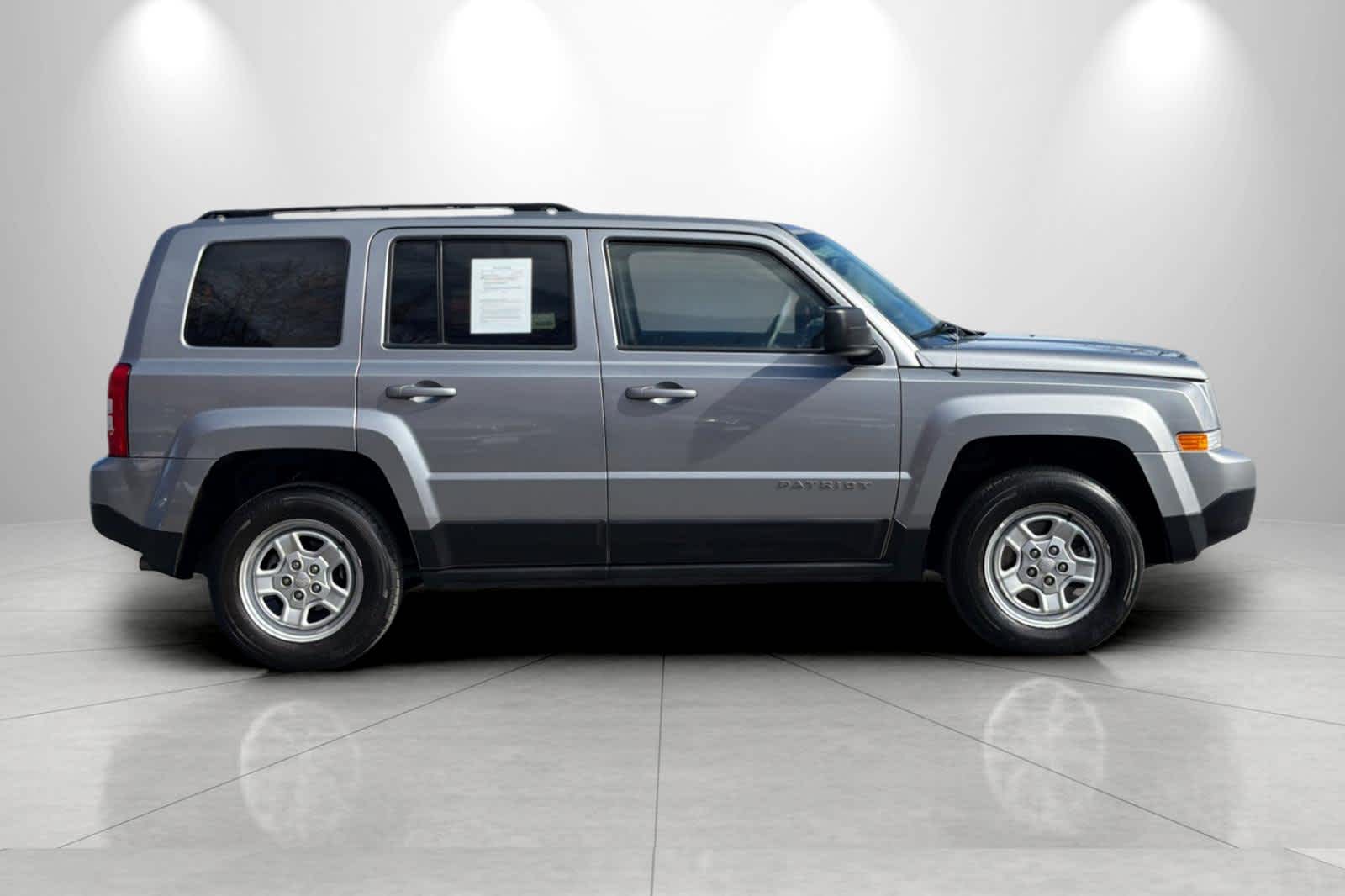 Thumbnail: 2016 Jeep Patriot - 8
