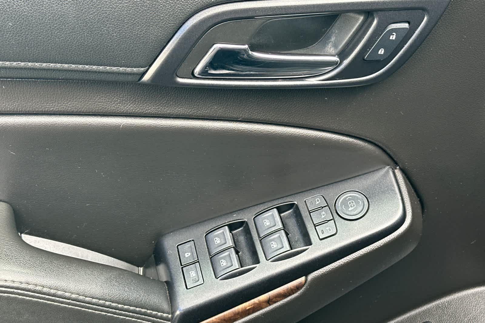 Thumbnail: 2017 Chevrolet Suburban - 14