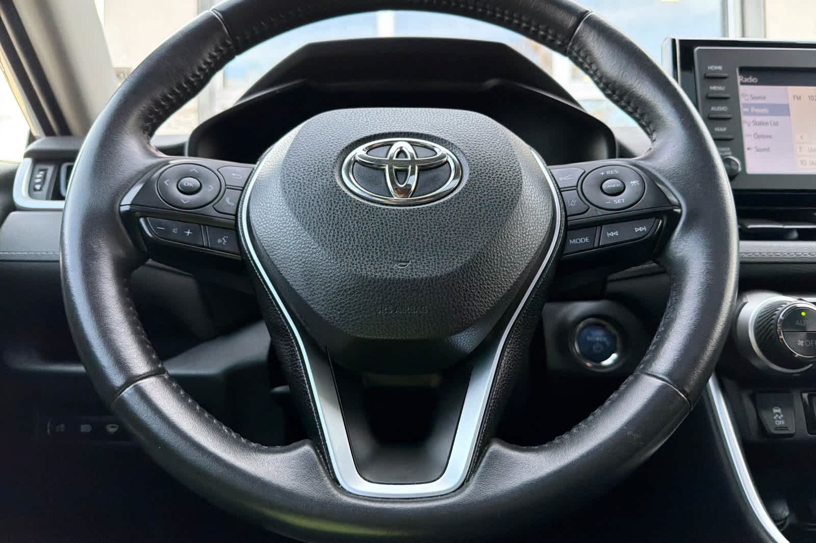 Thumbnail: 2019 Toyota RAV4 - 25