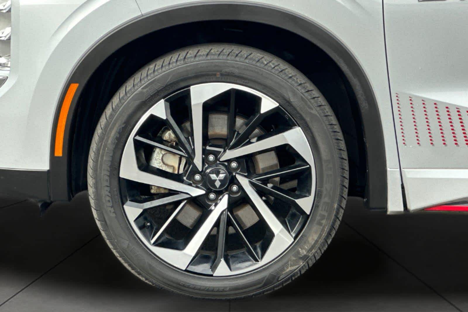 Thumbnail: 2024 Mitsubishi Outlander - 11