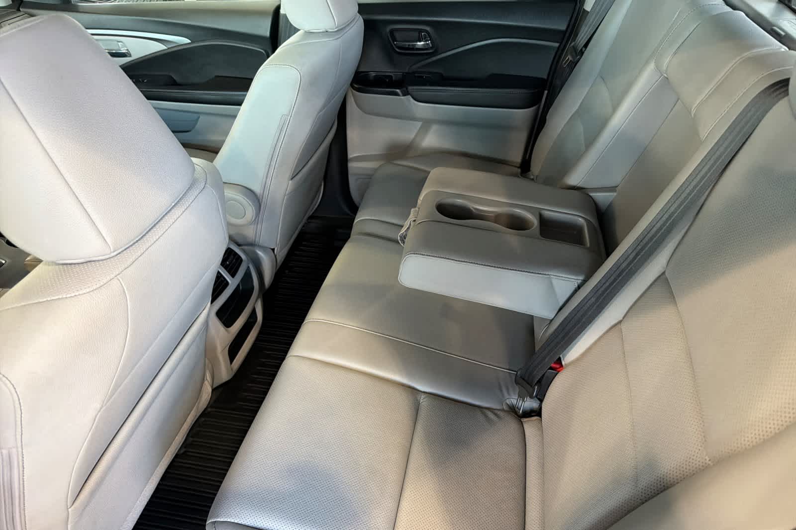 2023 Honda Ridgeline RTL photo 2