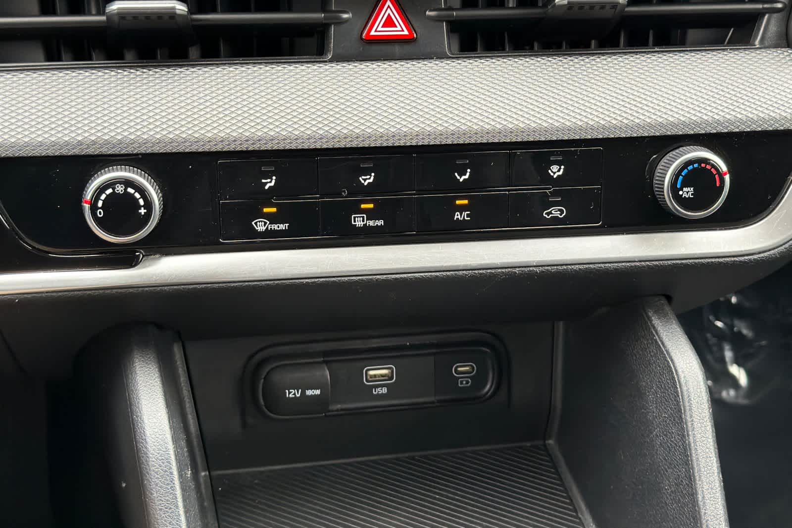 Thumbnail: 2023 Kia Sportage - 22