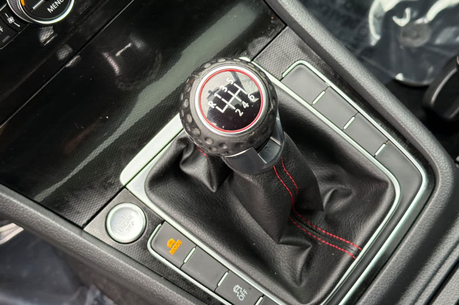 Thumbnail: 2016 Volkswagen Golf - 24