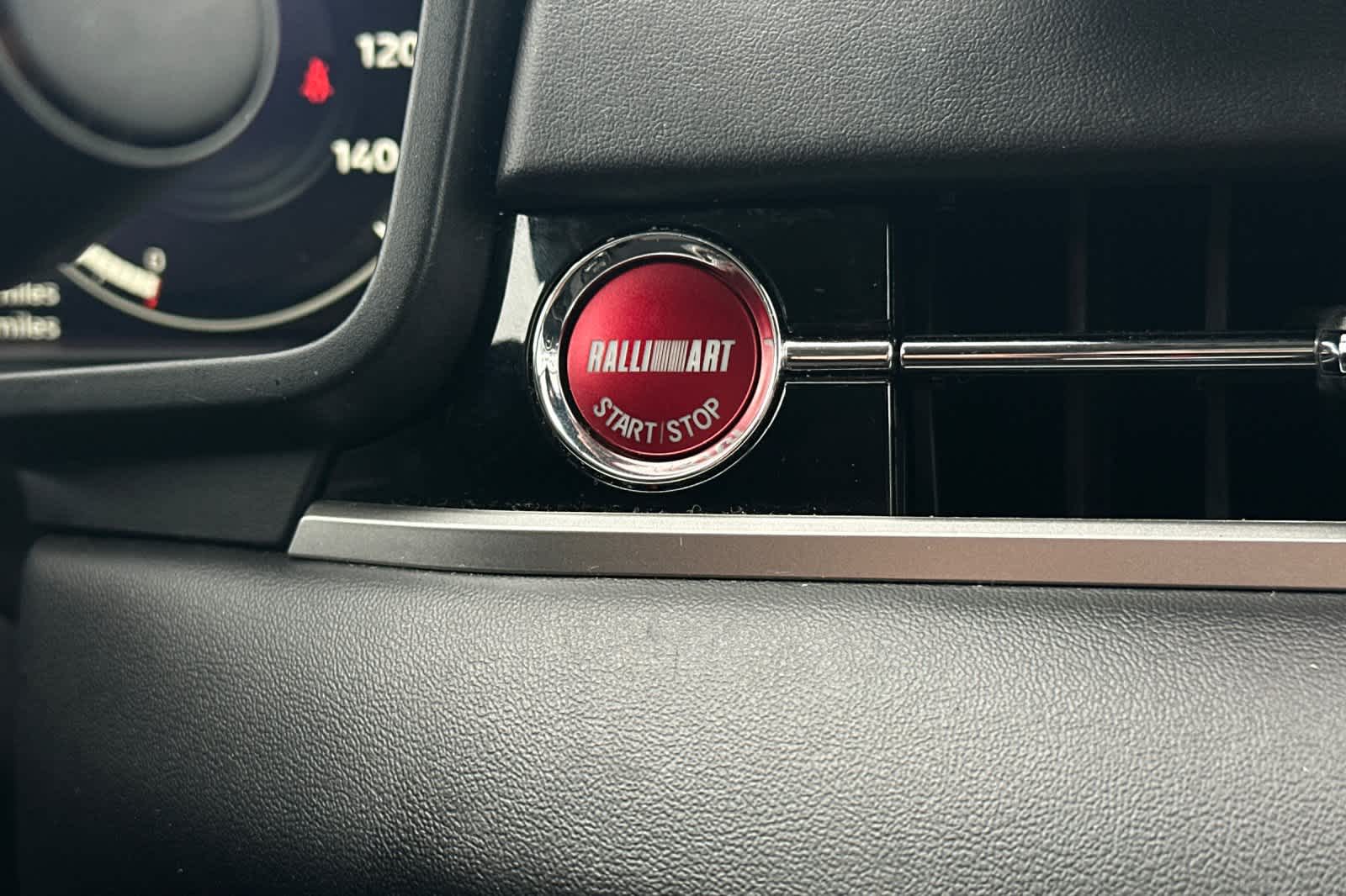 Thumbnail: 2024 Mitsubishi Outlander - 26