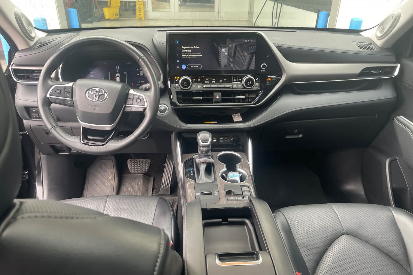 Thumbnail: 2023 Toyota Highlander - 3