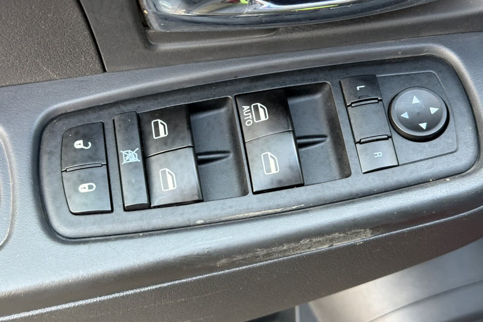 Thumbnail: 2011 Jeep Liberty - 15