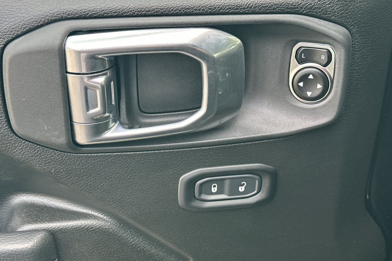 Thumbnail: 2025 Jeep Wrangler - 15