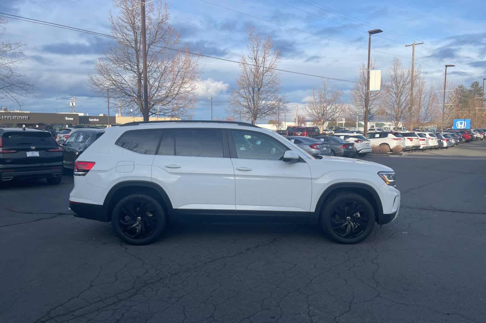 Thumbnail: 2022 Volkswagen Atlas - 8