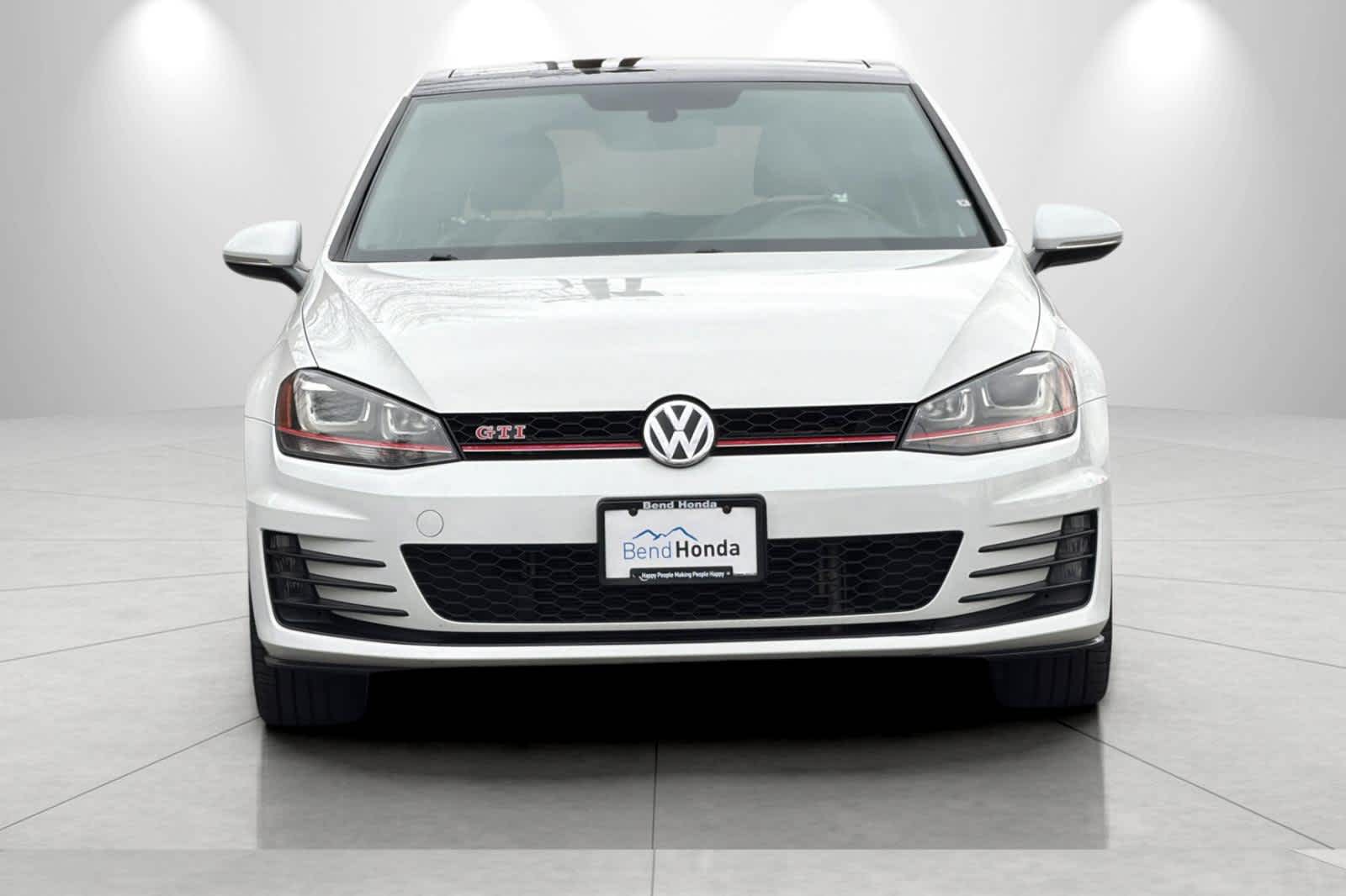 Thumbnail: 2016 Volkswagen Golf - 10