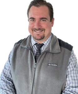 Staff member Daniel Dagorret from ID_e77296f25126