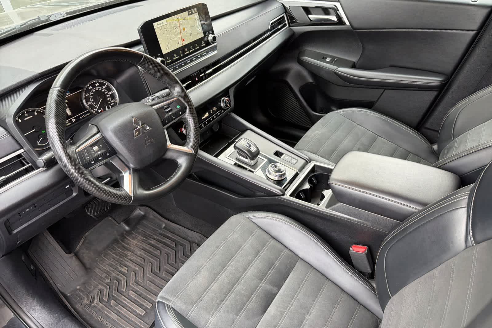 Thumbnail: 2024 Mitsubishi Outlander - 13