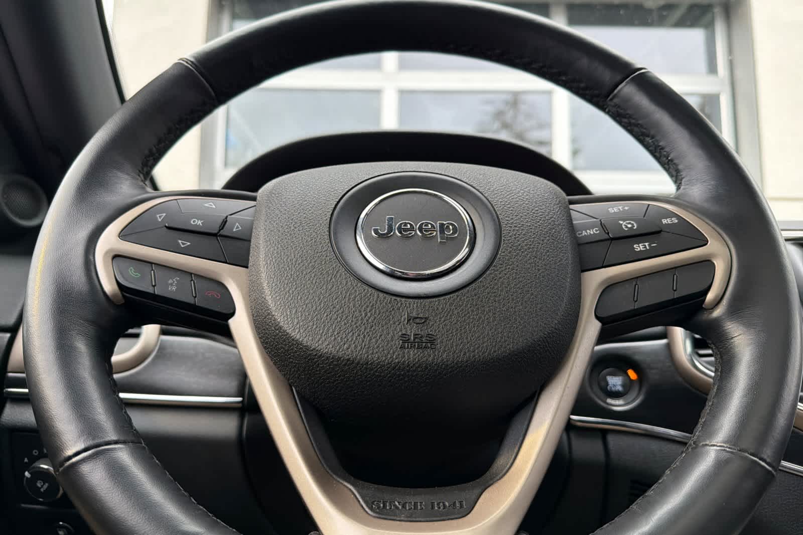 Thumbnail: 2015 Jeep Grand Cherokee - 26