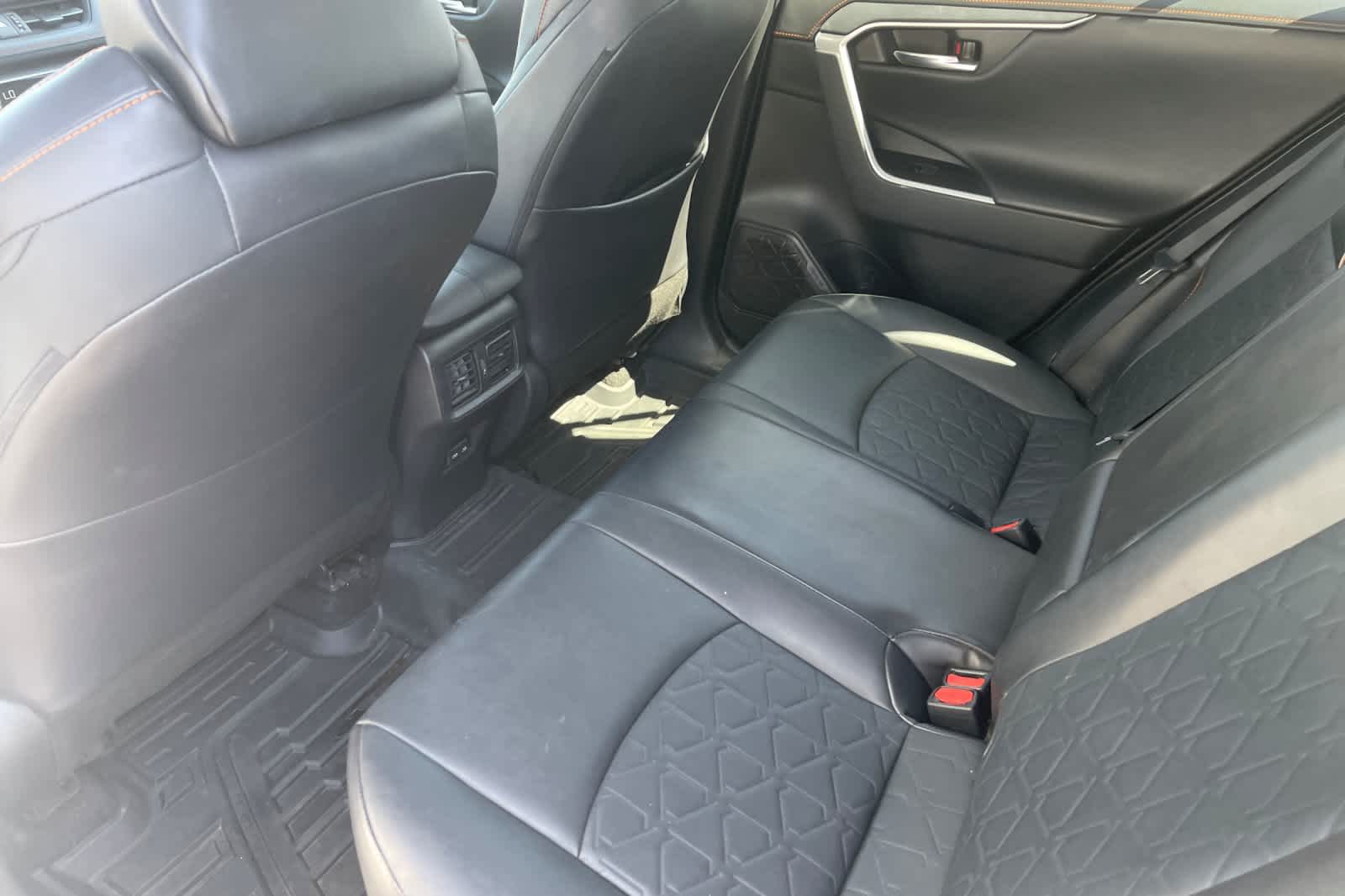 Thumbnail: 2022 Toyota RAV4 - 10