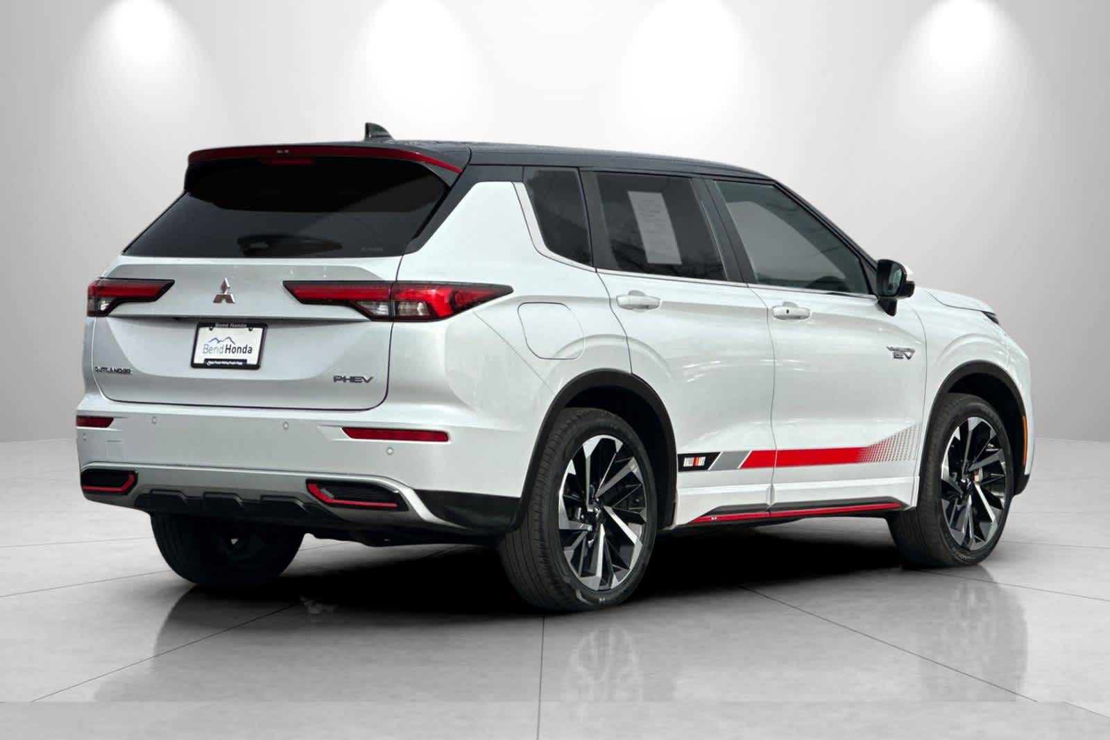 Thumbnail: 2024 Mitsubishi Outlander - 2