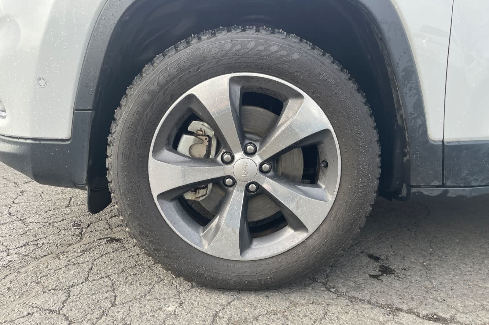 Thumbnail: 2020 Jeep Cherokee - 10