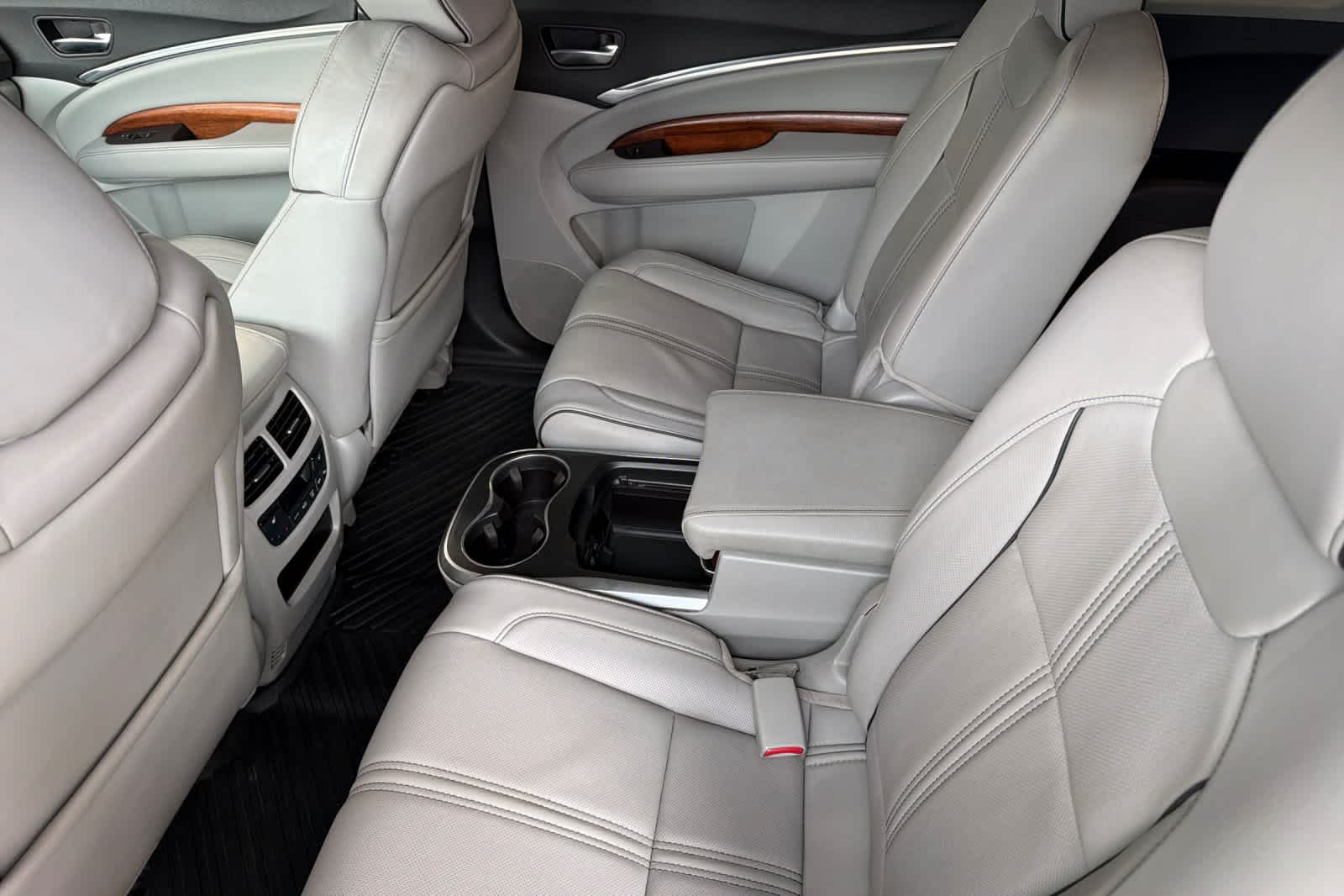 Thumbnail: 2017 Acura MDX - 4