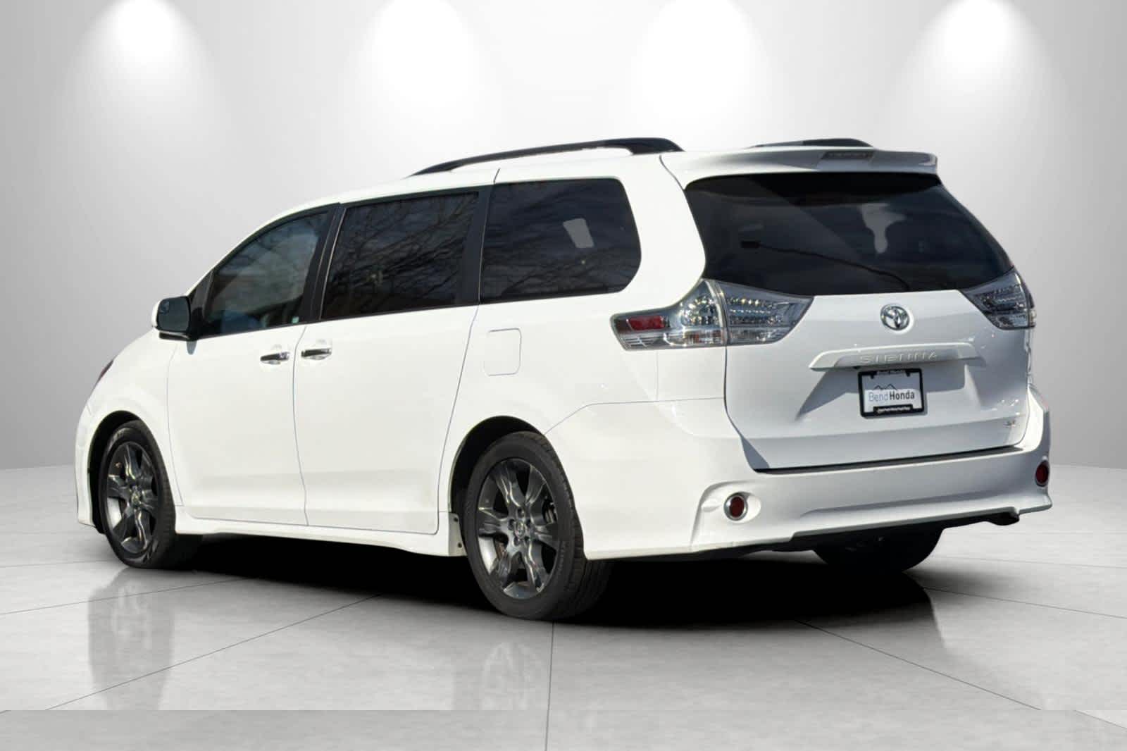 Thumbnail: 2015 Toyota Sienna - 6