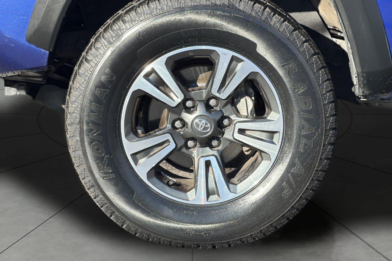 Thumbnail: 2022 Toyota Tacoma - 11