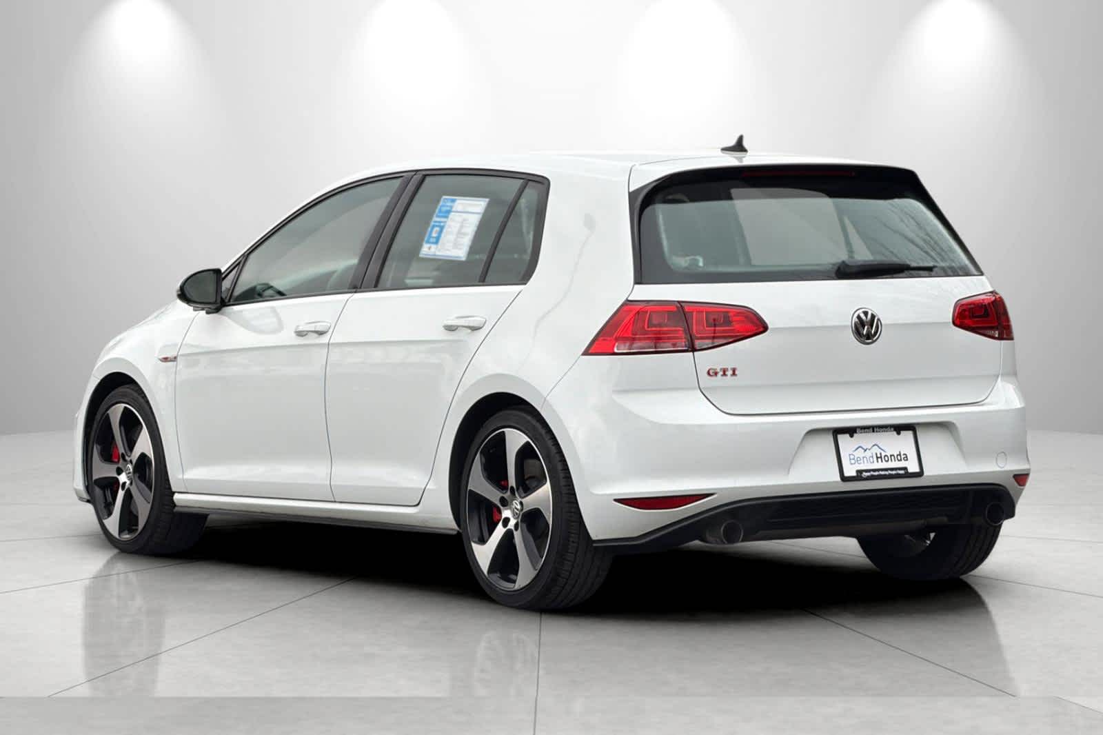 Thumbnail: 2016 Volkswagen Golf - 6