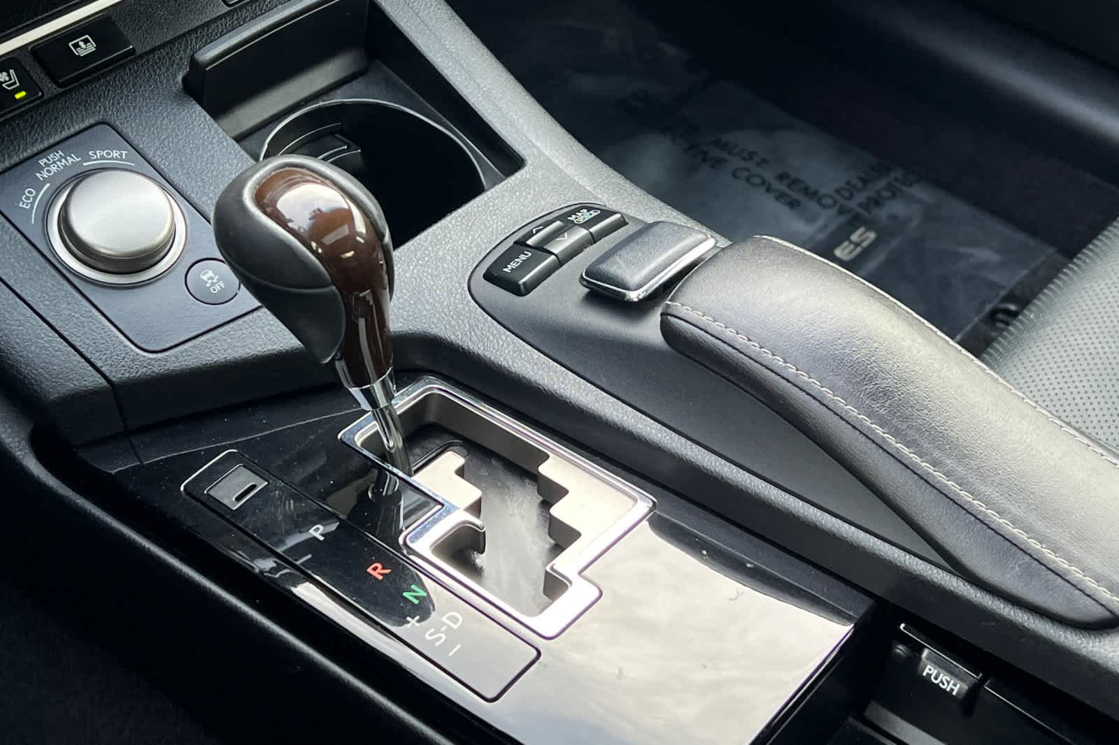 Thumbnail: 2013 Lexus ES - 23