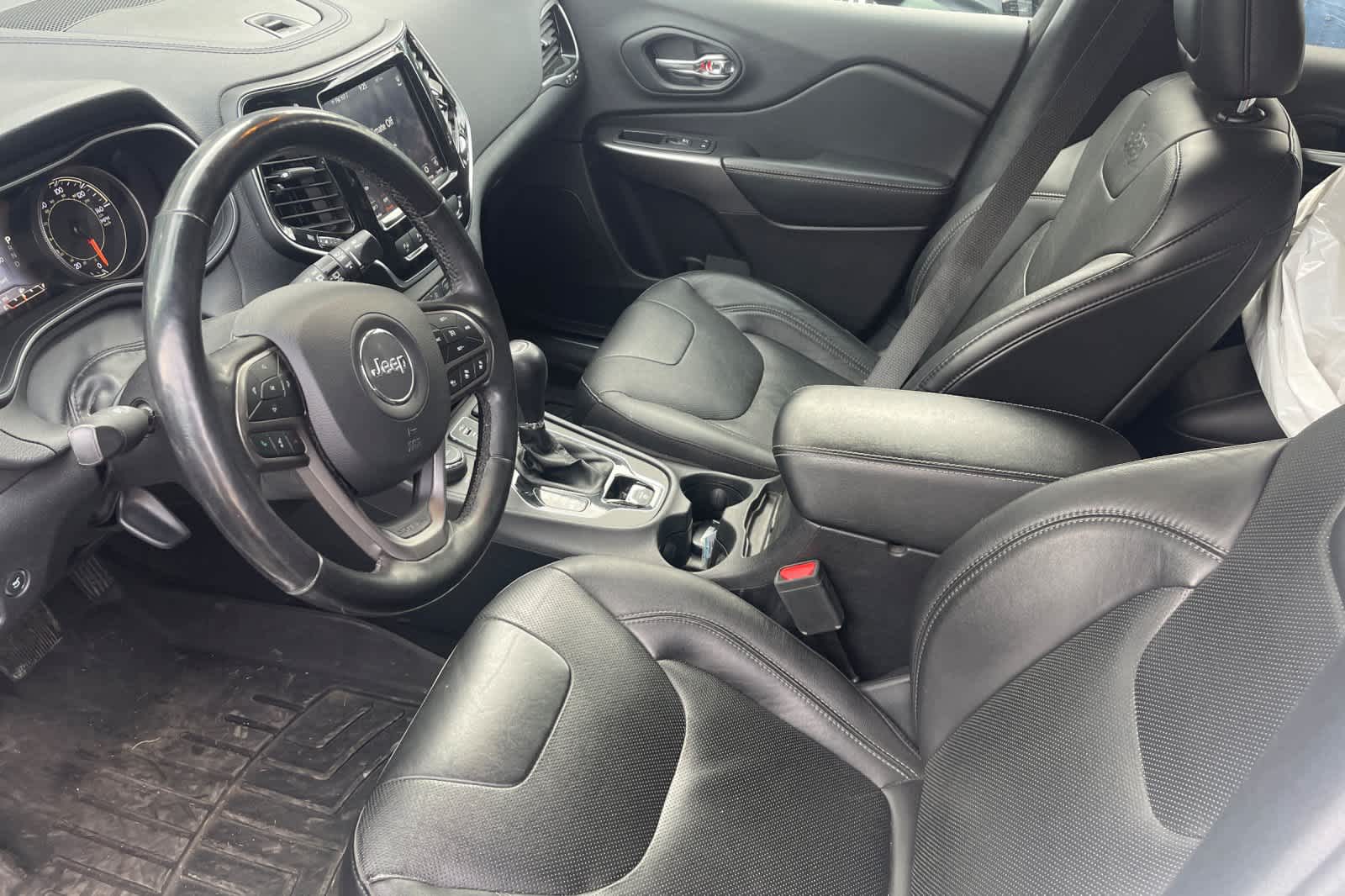 Thumbnail: 2020 Jeep Cherokee - 12