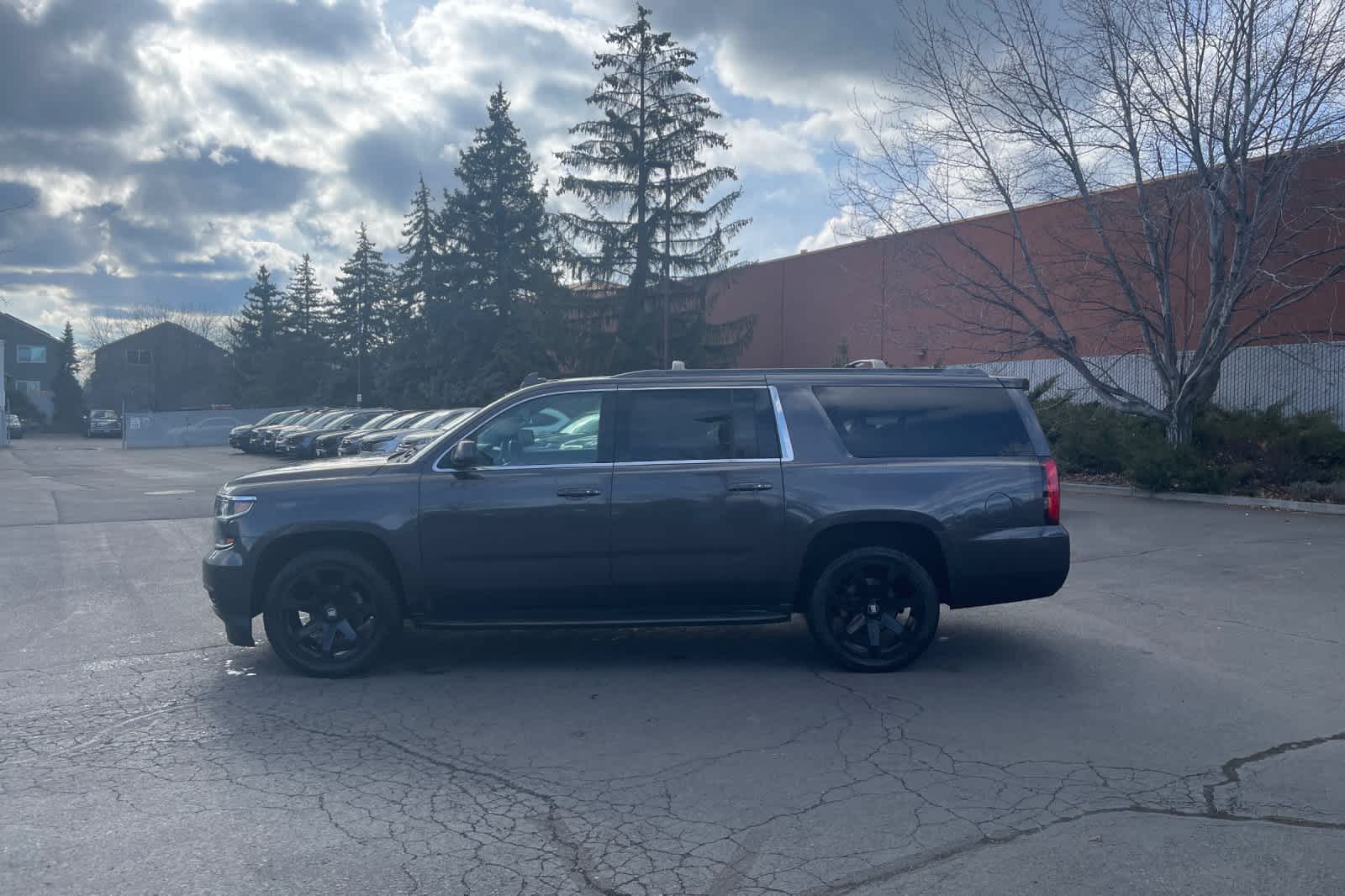 Thumbnail: 2017 Chevrolet Suburban - 5