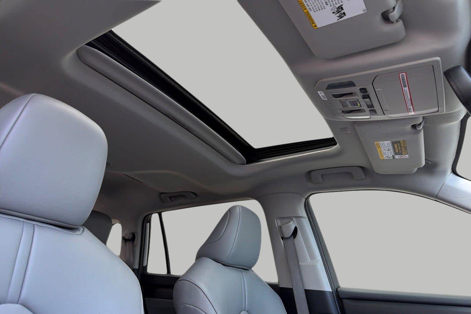 Thumbnail: 2022 Toyota Highlander - 20