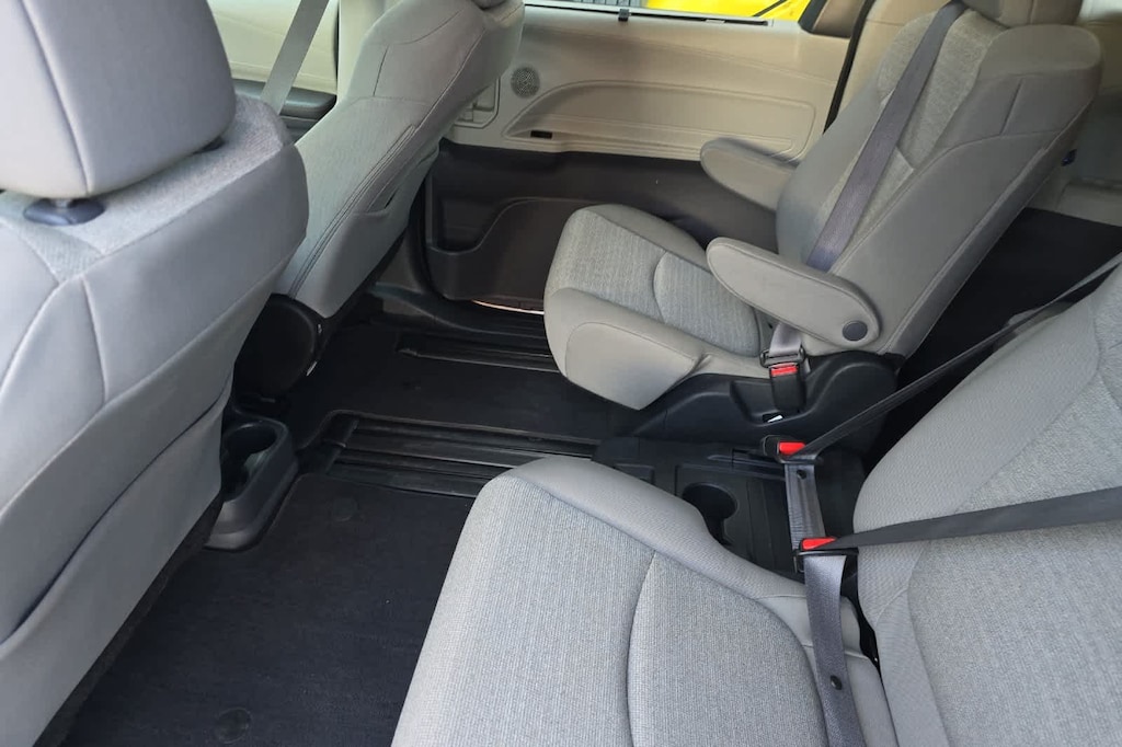 Used 2024 Toyota Sienna LE 8 Passenger Van Passenger Van