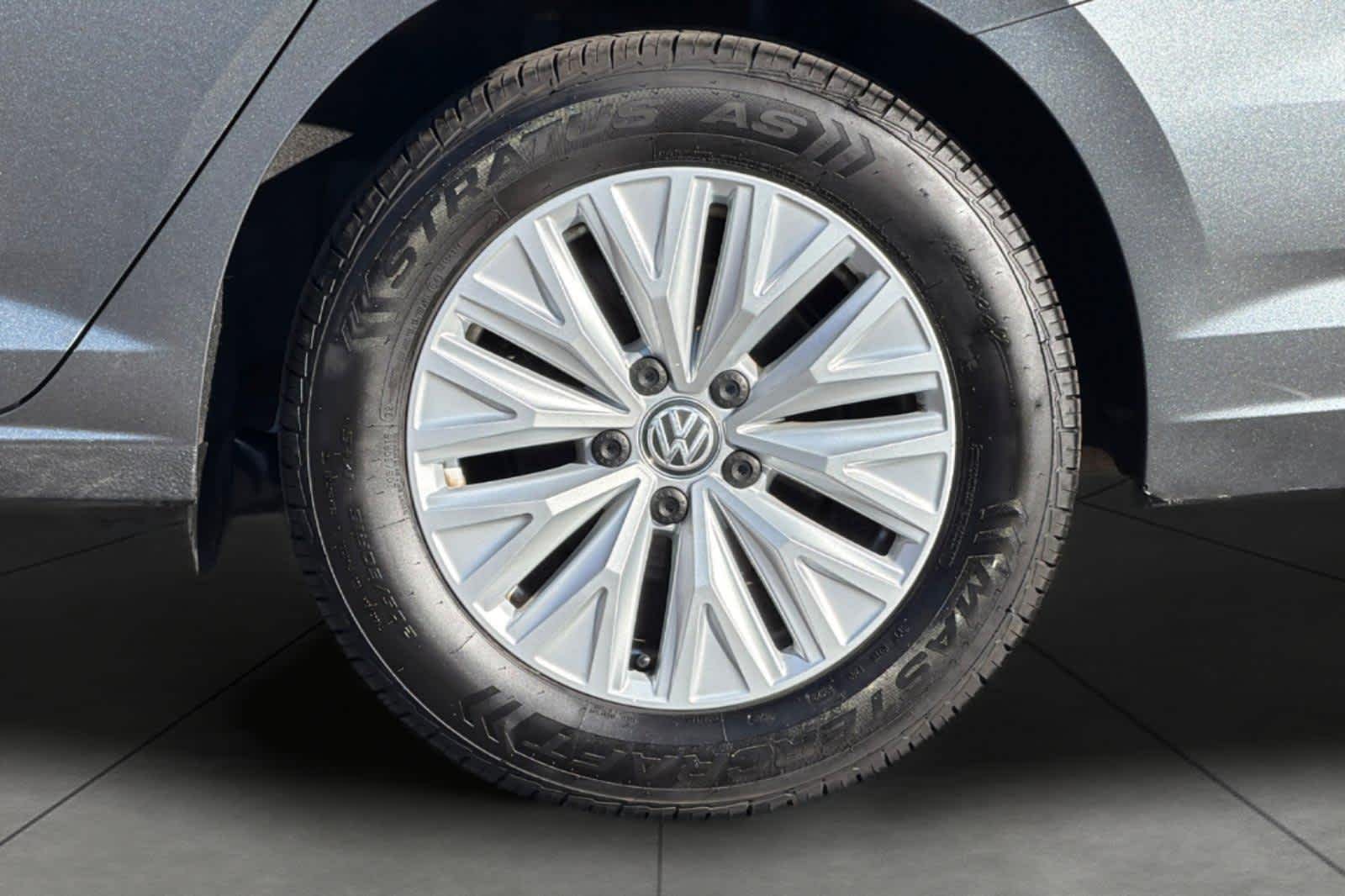 Thumbnail: 2019 Volkswagen Jetta - 11